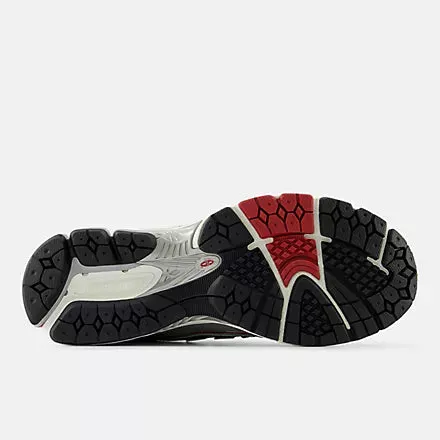 Mens 1906R Sneaker in Silver Metallic and Crimson