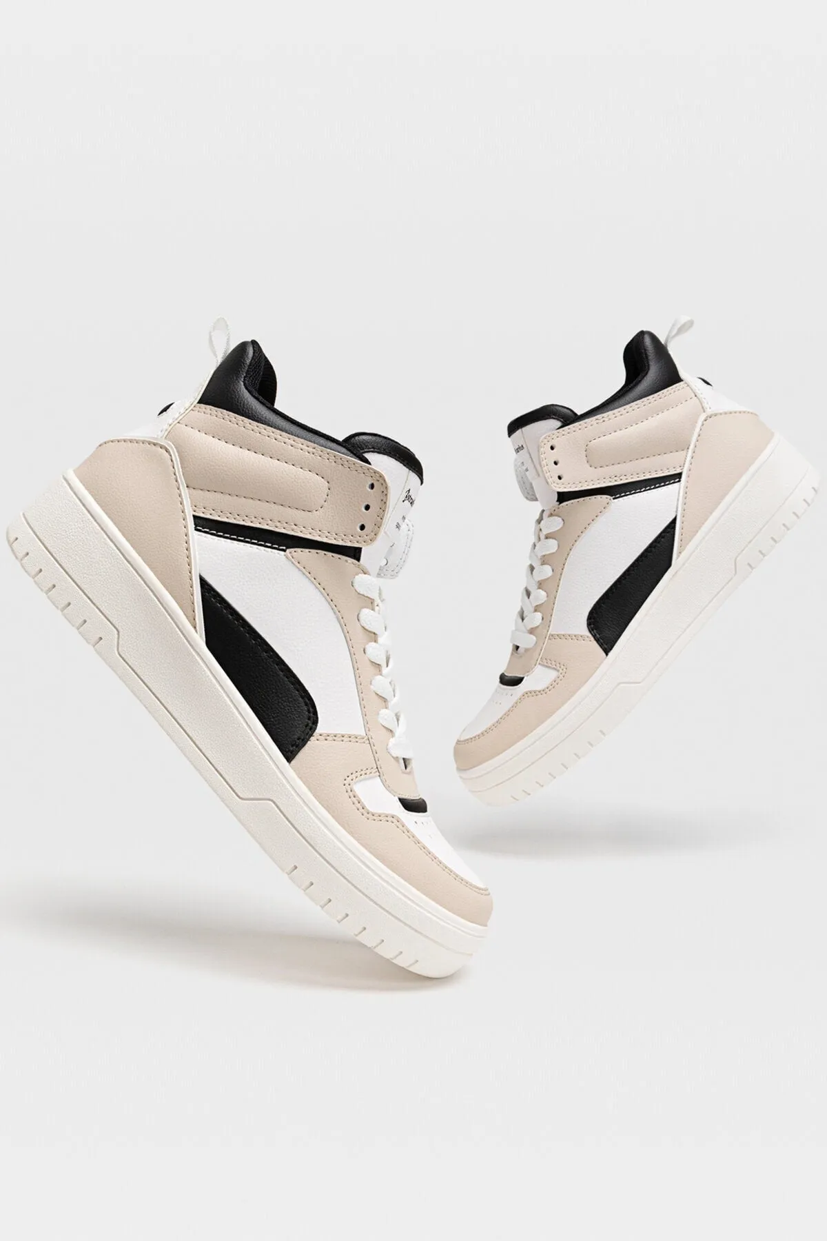 High Ankle Sports Shoes with Decorative Pieces